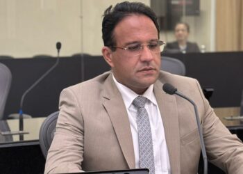 Aprovado projeto que garante prioridade em programas habitacionais a famílias com crianças autistas