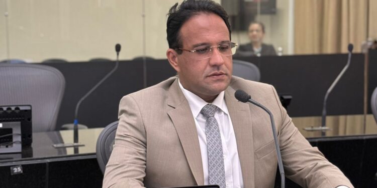 Aprovado projeto que garante prioridade em programas habitacionais a famílias com crianças autistas