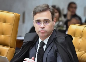 Mendonça critica ativismo judicial e defende autocontenção da Justiça