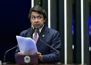 Briga de senador com vizinhos em SP tem ameaça e denúncia sobre gastos