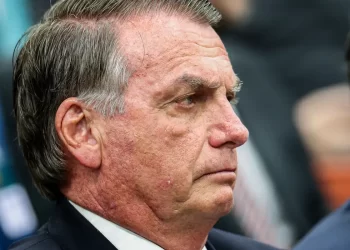 Bolsonaro omitiu transferência de R$ 2 milhões a Michelle, diz PF