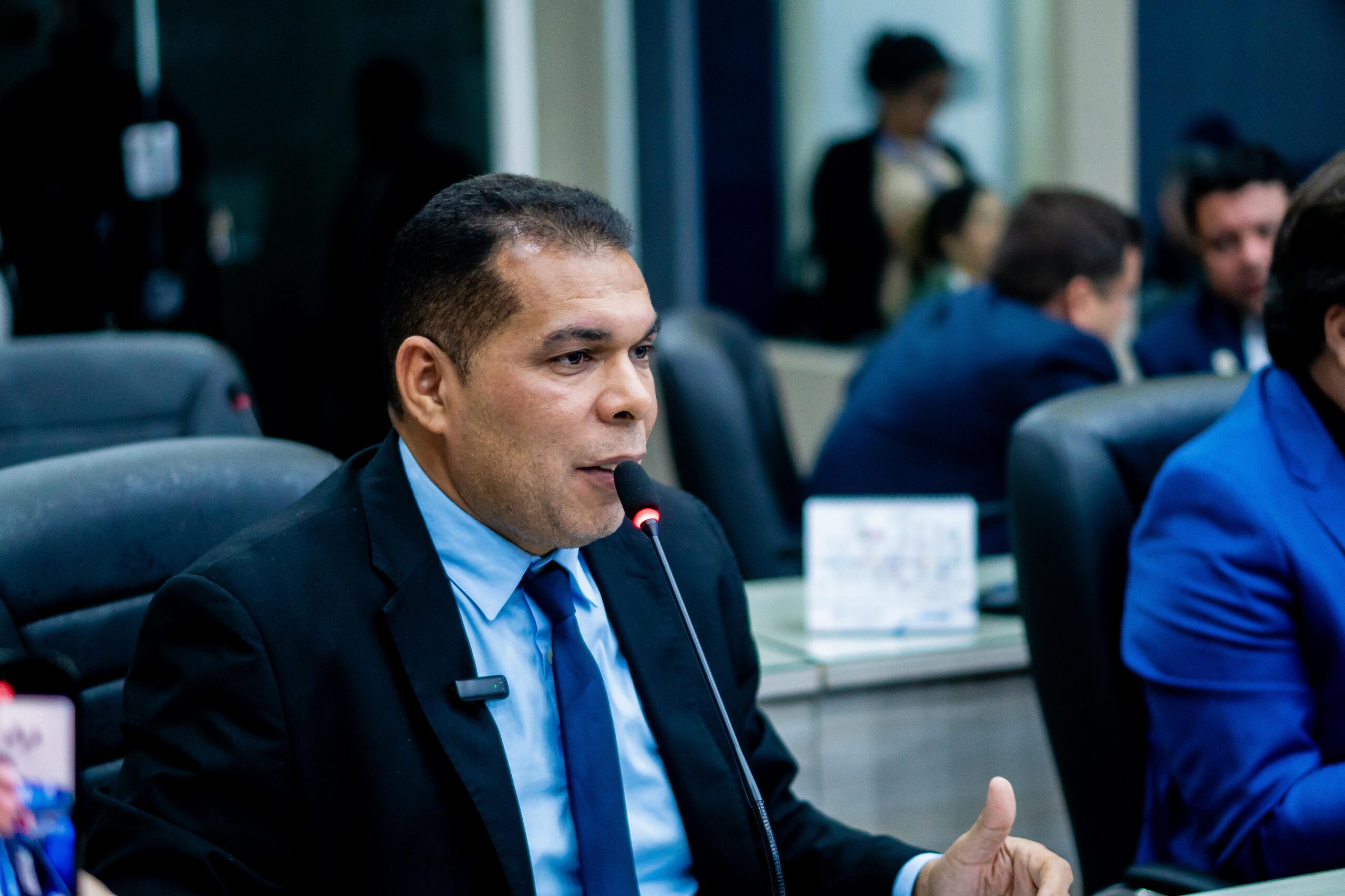 Vereador Thales Diniz apresenta indicações para melhorias no bairro Chã Nova