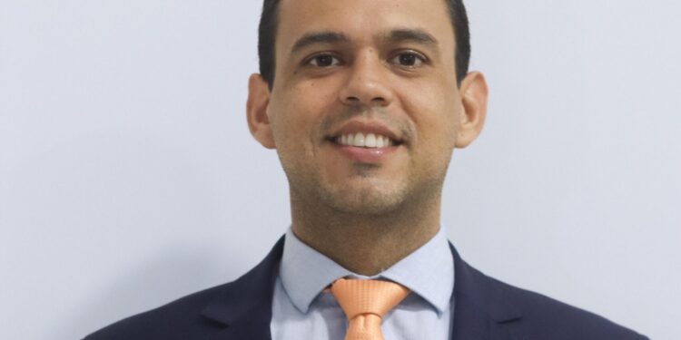 Advogado Fellipe Loureiro toma posse na Academia Brasileira de Direito Eleitoral e Político