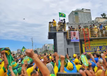 Pesquisa Datafolha revela que 61% dos brasileiros rejeitam políticos favoráveis à anistia de Bolsonaro