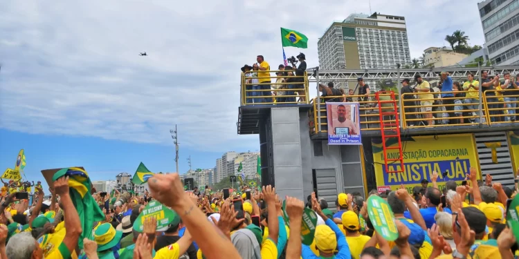 Pesquisa Datafolha revela que 61% dos brasileiros rejeitam políticos favoráveis à anistia de Bolsonaro