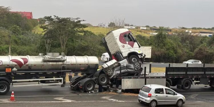 Empresa afasta motorista de carreta que cochilou e causou acidente fatal - Política Alagoana
