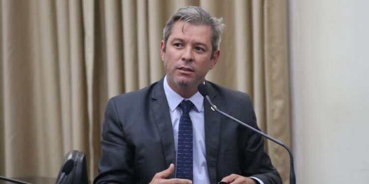 Cabo Bebeto paralisa atividades da ALE em ato contra decisões de Alexandre de Moraes