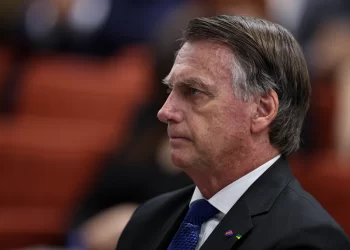 Saiba o que Bolsonaro está proibido de fazer na prisão domiciliar