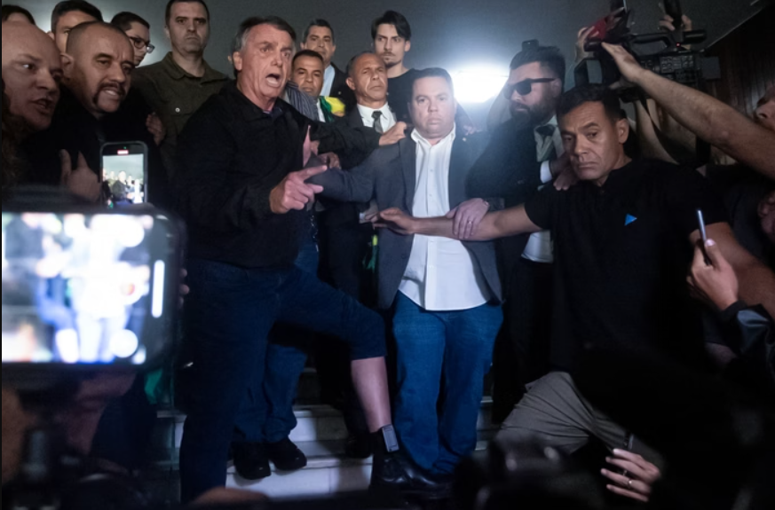 55% dos brasileiros apoiam tornozeleira em Bolsonaro, aponta Datafolha