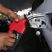 Postos não repassam redução de R$ 0,20 no preço da gasolina em AL