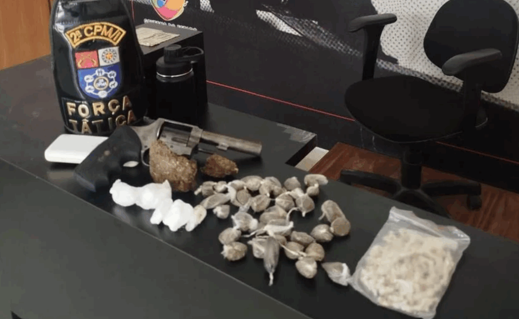 Suspeito de chefiar tráfico em Paripueira é preso com drogas e arma