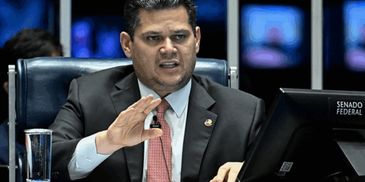 Alcolumbre cede a ministro de Lula em indicação para agência reguladora