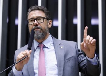 Sou autista e não entendi, diz deputado sobre sair da cadeira de Motta