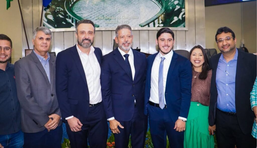 Prefeito de Barra de São Miguel participa de homenagem a Arthur Lira na Assembleia Legislativa de Alagoas