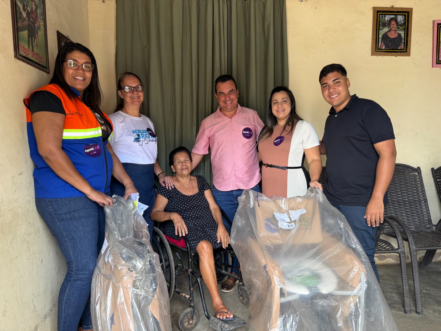 Prefeitura de Porto de Pedras entrega cadeiras de rodas a pessoas atendidas pelo município