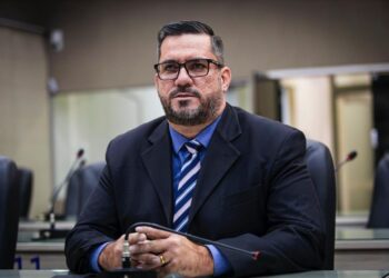 Lei de Leonardo Dias garante transferência de servidoras vítimas de violência doméstica, em Maceió