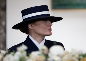 Melania Trump escreve a Putin e pede proteção para crianças da Ucrânia