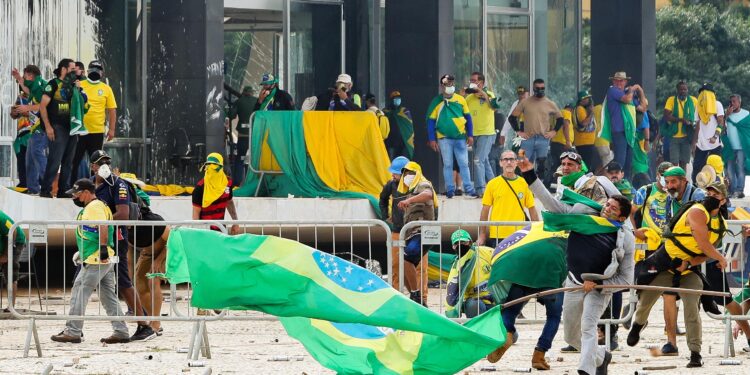 Polícia Federal prende participante do 8 de Janeiro deportada dos EUA