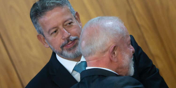 Lira deve manter controle da Caixa, mesmo com “término” do PP com Lula