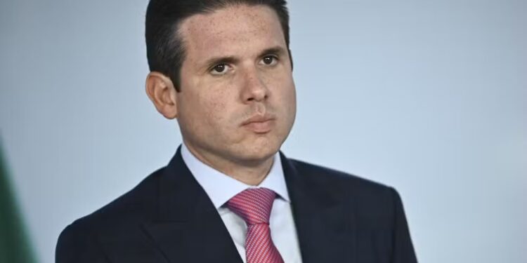 Fim do foro privilegiado fica fora da pauta de votações da Câmara nesta semana