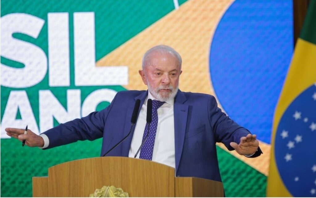 Governo Lula lança plano de R$ 30 bilhões para proteger empresas brasileiras do “tarifaço” dos EUA
