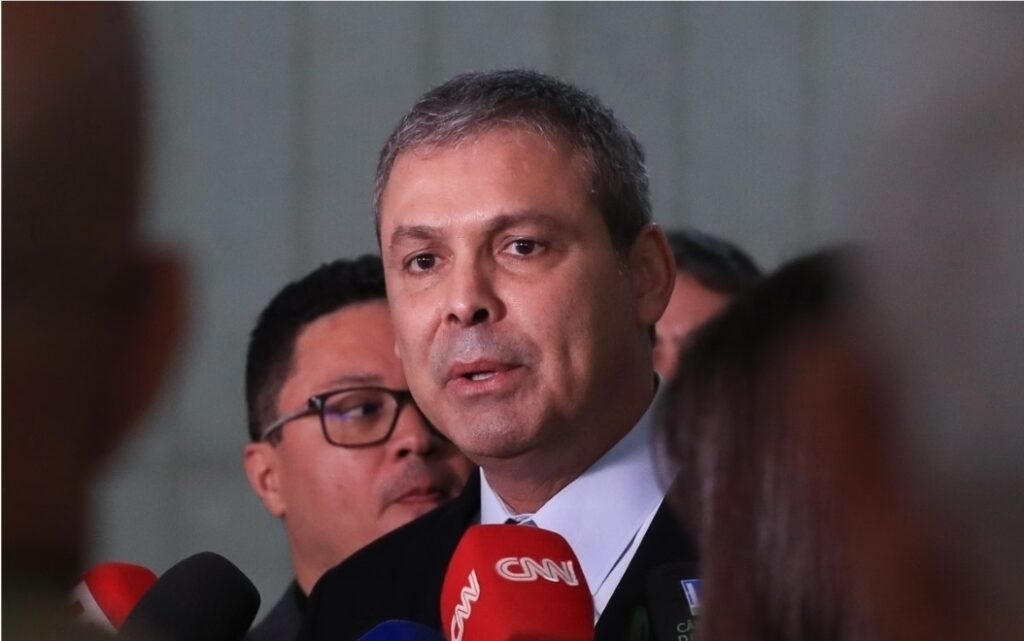 Líder do PT diz que prejuízo gerado por Eduardo Bolsonaro é de R$ 40 bilhões