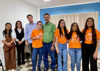 Marlan Ferreira recepciona alunos limoeirenses após viagem ao Vale do Silício (EUA)