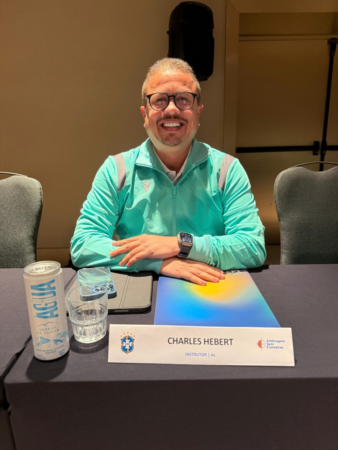 Charles Hebert atua como instrutor em concentração de árbitros da CBF no Rio de Janeiro