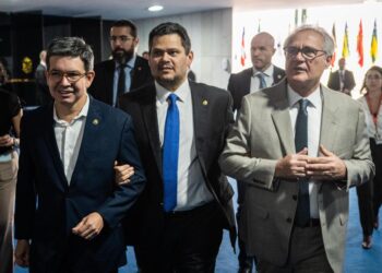 Motim da oposição: Alcolumbre sai fortalecido e mais próximo de Lula