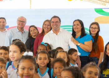 Prefeito de Arapiraca entrega escola de tempo integral em Mangabeiras e anuncia inauguração de mais uma creche em Arapiraca