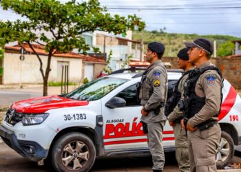 Acusado de feminicídio é preso em flagrante pela PM momentos após o crime em Maceió