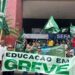 Buscando negociação, professores da rede estadual suspendem greve