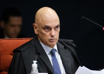Alexandre de Moraes afirma que não recuará “um milímetro” no caso de Bolsonaro