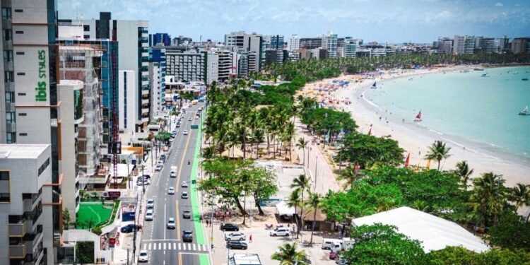 Crescimento da malha cicloviária transforma orla marítima de Maceió e outros pontos da cidade
