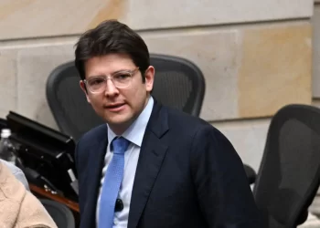 Colômbia: pré-candidato à presidência Miguel Uribe morre após complicações de atentado a tiros durante discurso