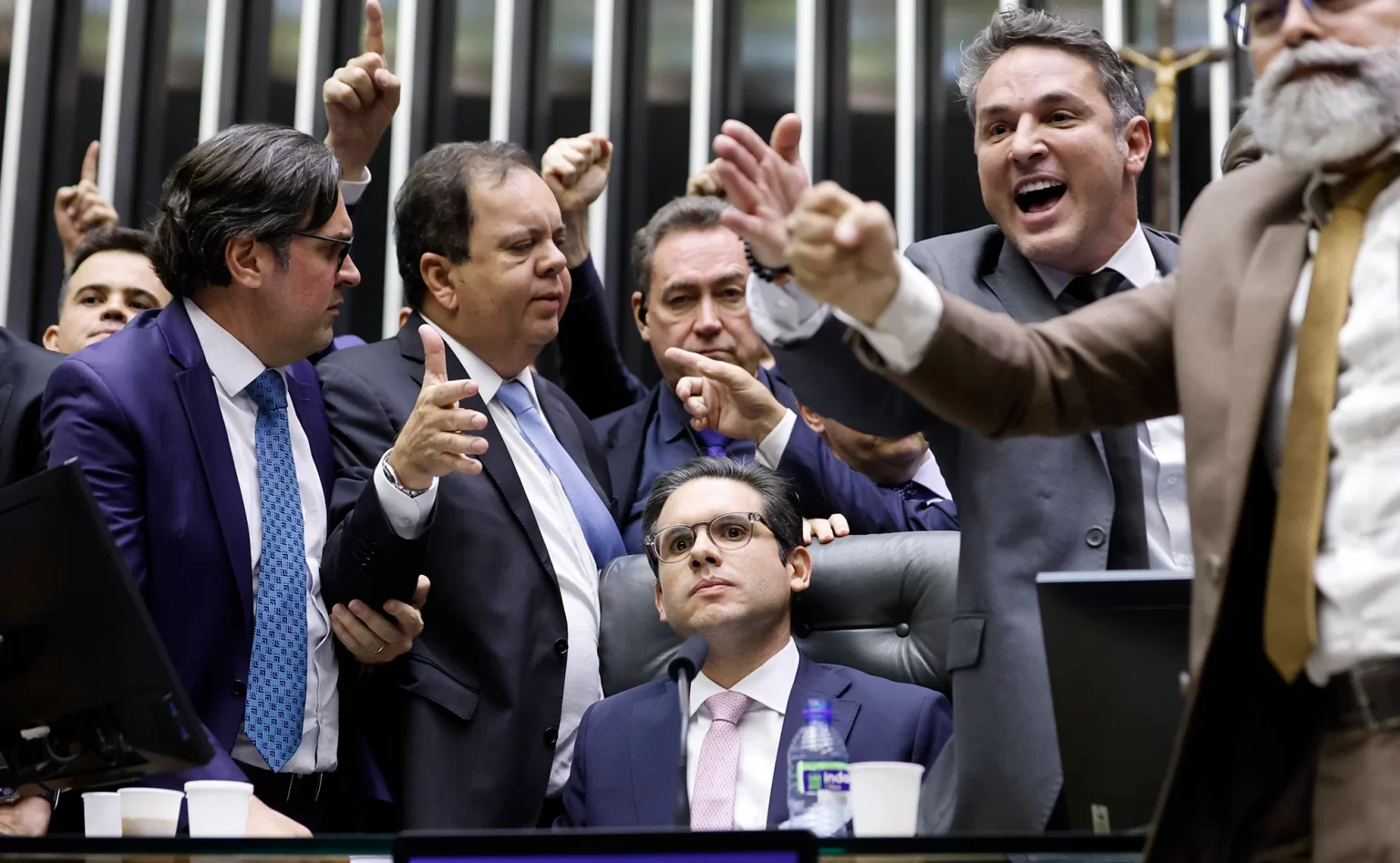 Hugo Motta nega ter feito acordo com bolsonaristas sobre anistia