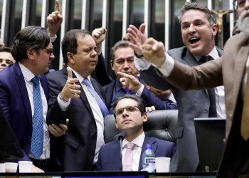 Hugo Motta nega ter feito acordo com bolsonaristas sobre anistia