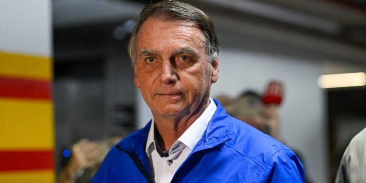 PF revela conteúdo de pen drive encontrado no banheiro de Bolsonaro