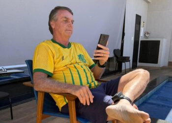 Defesa de Bolsonaro pede autorização do STF para exames em hospital