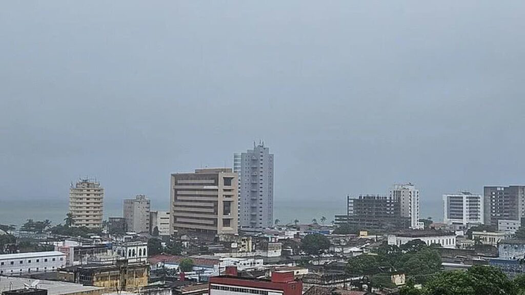 Alagoas tem fim de semana com alerta de chuvas intensas