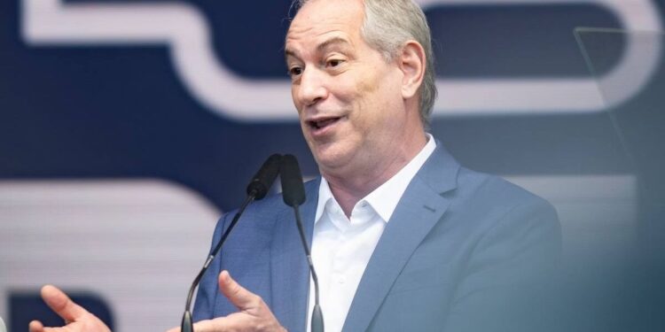De saída do PDT, Ciro Gomes diz que Lula quer destruir partido