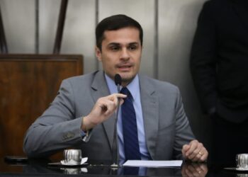 Deputado Alexandre Ayres defende construção de nova maternidade de alto risco em Maceió após incêndio na Santa Mônica