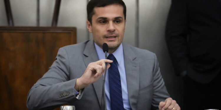 Deputado Alexandre Ayres defende construção de nova maternidade de alto risco em Maceió após incêndio na Santa Mônica