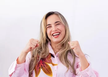 “O povo não aguenta mais falsos profetas, falsos messias e falsos patriotas”, diz sindicalista Dafne Orion