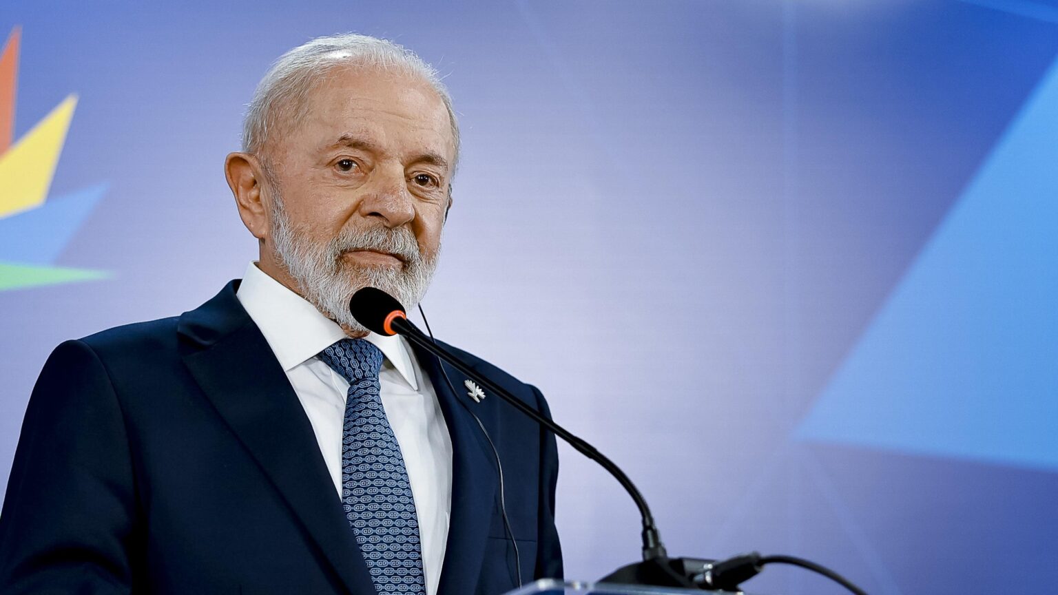 Lula elogia ‘Mais Médicos’ e reage a cancelamento de vistos pelos Estados Unidos