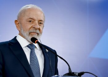 Lula elogia ‘Mais Médicos’ e reage a cancelamento de vistos pelos Estados Unidos