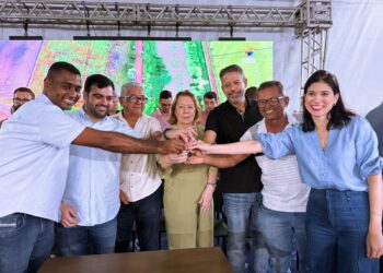 Igreja Nova celebra ordem de serviço para pavimentação asfáltica e recebe novos equipamentos agrícolas