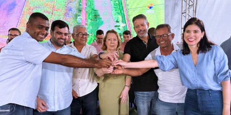 Igreja Nova celebra ordem de serviço para pavimentação asfáltica e recebe novos equipamentos agrícolas