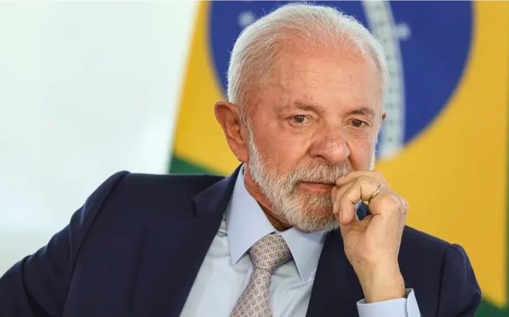 Lula comemora menor taxa de desemprego da história e diz estar emocionado com avanço