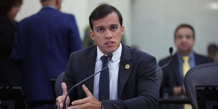 Deputado Delegado Leonam critica soltura de criminoso que envenenou cães em Palmeira dos índios